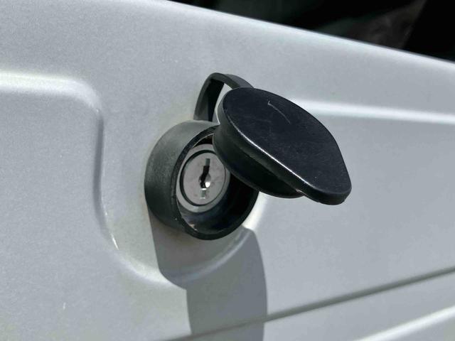 ハイゼットトラックエクストラSAIIIt衝突被害軽減ブレーキ CD/AUX 荷台三方開 荷台作業灯 LEDヘッドライト LEDフォグランプ パワーウィンド バッテリーカバー 工具箱(盗難防止キー付き) リヤスモークガラス キーレスエントリー(千葉県)の中古車
