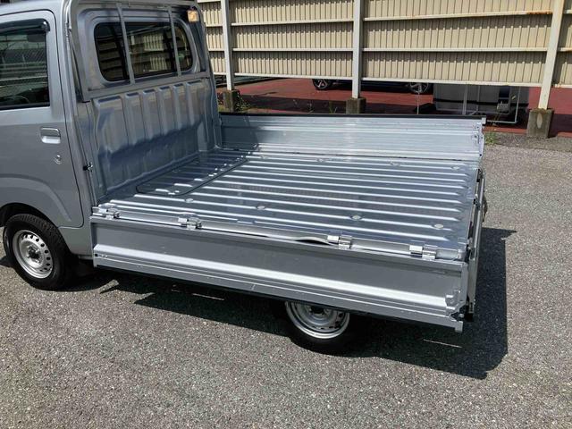 ハイゼットトラックエクストラSAIIIt衝突被害軽減ブレーキ CD/AUX 荷台三方開 荷台作業灯 LEDヘッドライト LEDフォグランプ パワーウィンド バッテリーカバー 工具箱(盗難防止キー付き) リヤスモークガラス キーレスエントリー(千葉県)の中古車