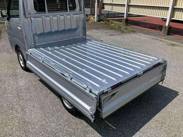 ハイゼットトラックエクストラSAIIIt衝突被害軽減ブレーキ CD/AUX 荷台三方開 荷台作業灯 LEDヘッドライト LEDフォグランプ パワーウィンド バッテリーカバー 工具箱(盗難防止キー付き) リヤスモークガラス キーレスエントリー(千葉県)の中古車