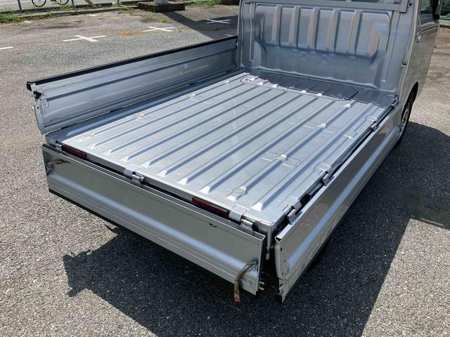 ハイゼットトラックエクストラSAIIIt衝突被害軽減ブレーキ CD/AUX 荷台三方開 荷台作業灯 LEDヘッドライト LEDフォグランプ パワーウィンド バッテリーカバー 工具箱(盗難防止キー付き) リヤスモークガラス キーレスエントリー(千葉県)の中古車