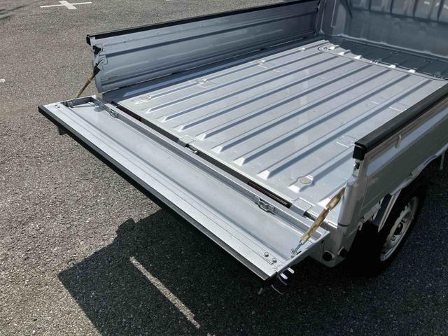 ハイゼットトラックエクストラSAIIIt衝突被害軽減ブレーキ CD/AUX 荷台三方開 荷台作業灯 LEDヘッドライト LEDフォグランプ パワーウィンド バッテリーカバー 工具箱(盗難防止キー付き) リヤスモークガラス キーレスエントリー(千葉県)の中古車