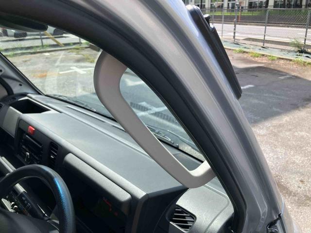 ハイゼットトラックエクストラSAIIIt衝突被害軽減ブレーキ CD/AUX 荷台三方開 荷台作業灯 LEDヘッドライト LEDフォグランプ パワーウィンド バッテリーカバー 工具箱(盗難防止キー付き) リヤスモークガラス キーレスエントリー(千葉県)の中古車