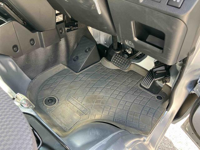 ハイゼットトラックエクストラSAIIIt衝突被害軽減ブレーキ CD/AUX 荷台三方開 荷台作業灯 LEDヘッドライト LEDフォグランプ パワーウィンド バッテリーカバー 工具箱(盗難防止キー付き) リヤスモークガラス キーレスエントリー(千葉県)の中古車