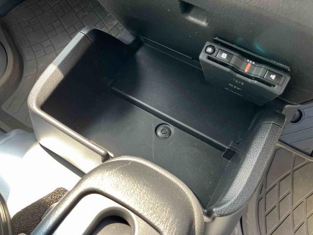 ハイゼットトラックエクストラSAIIIt衝突被害軽減ブレーキ CD/AUX 荷台三方開 荷台作業灯 LEDヘッドライト LEDフォグランプ パワーウィンド バッテリーカバー 工具箱(盗難防止キー付き) リヤスモークガラス キーレスエントリー(千葉県)の中古車