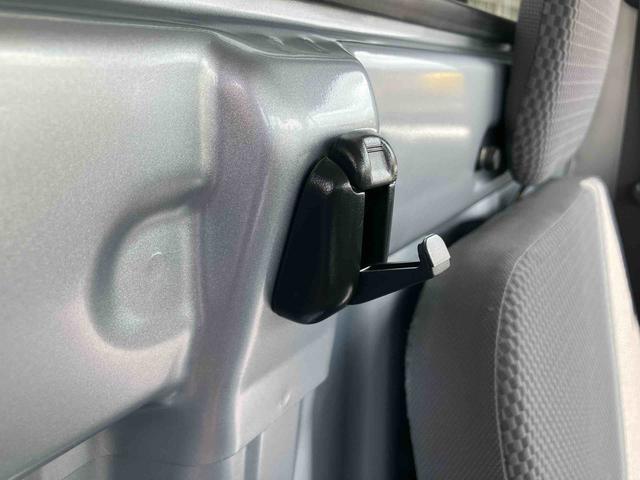 ハイゼットトラックエクストラSAIIIt衝突被害軽減ブレーキ CD/AUX 荷台三方開 荷台作業灯 LEDヘッドライト LEDフォグランプ パワーウィンド バッテリーカバー 工具箱(盗難防止キー付き) リヤスモークガラス キーレスエントリー(千葉県)の中古車