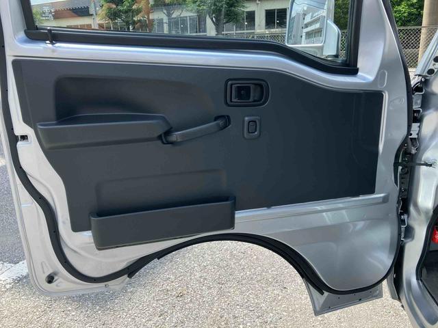ハイゼットトラックエクストラSAIIIt衝突被害軽減ブレーキ CD/AUX 荷台三方開 荷台作業灯 LEDヘッドライト LEDフォグランプ パワーウィンド バッテリーカバー 工具箱(盗難防止キー付き) リヤスモークガラス キーレスエントリー(千葉県)の中古車