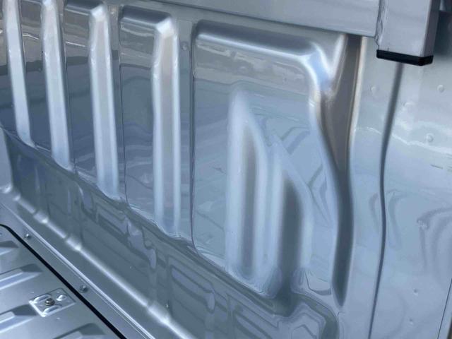 ハイゼットトラックエクストラSAIIIt衝突被害軽減ブレーキ CD/AUX 荷台三方開 荷台作業灯 LEDヘッドライト LEDフォグランプ パワーウィンド バッテリーカバー 工具箱(盗難防止キー付き) リヤスモークガラス キーレスエントリー(千葉県)の中古車