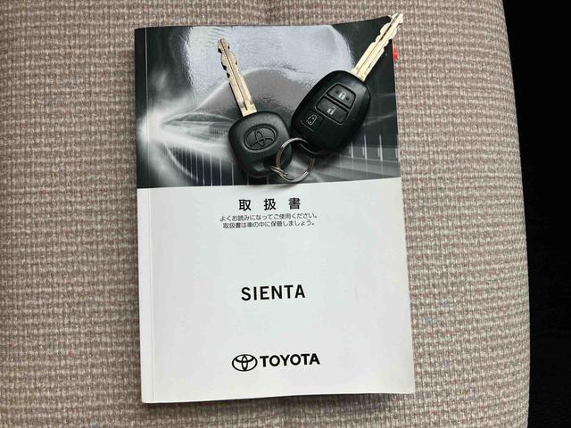 シエンタＸ７人乗り３列シート　衝突軽減装置　前後クリアランスソナー　両側スライドドア（左側電動）　ＣＤ／ＵＳＢ／ＡＵＸ　プロジェクター式ハロゲンヘッドライト　オートハイビーム　キーレスエントリー　シートリフター（千葉県）の中古車