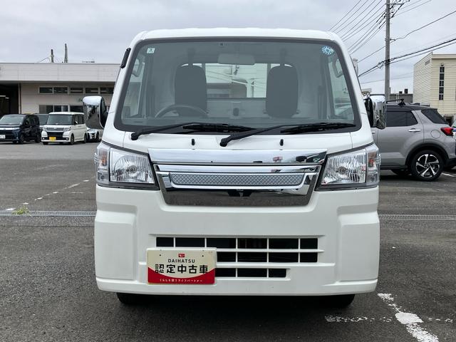 ハイゼットトラックスタンダード　スマアシ非装着車電子制御式４ＷＤ　ＥＴＣ　フロントメッキガーニッシュ　バックソナー　横滑り防止装置　オートライト　スピーカー一体型ＡＭ／ＦＭラジオ　エアコン　パワステ　デュアルエアバッグ　アイドリングストップ（千葉県）の中古車