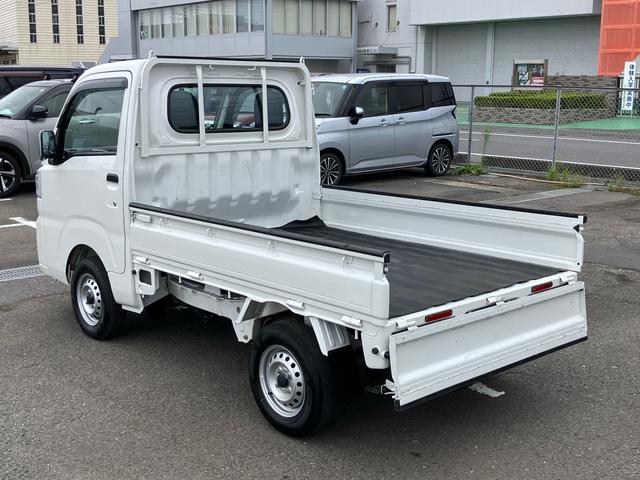 ハイゼットトラックスタンダード　スマアシ非装着車電子制御式４ＷＤ　ＥＴＣ　フロントメッキガーニッシュ　バックソナー　横滑り防止装置　オートライト　スピーカー一体型ＡＭ／ＦＭラジオ　エアコン　パワステ　デュアルエアバッグ　アイドリングストップ（千葉県）の中古車