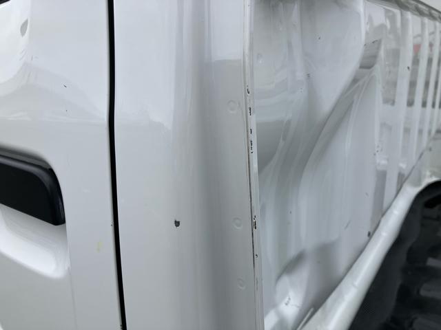 ハイゼットトラックスタンダード　スマアシ非装着車電子制御式４ＷＤ　ＥＴＣ　フロントメッキガーニッシュ　バックソナー　横滑り防止装置　オートライト　スピーカー一体型ＡＭ／ＦＭラジオ　エアコン　パワステ　デュアルエアバッグ　アイドリングストップ（千葉県）の中古車