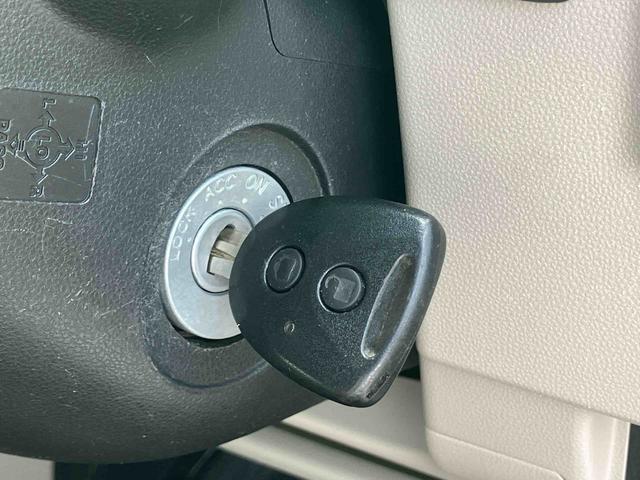 ムーヴL SAIIICDチューナー/AM:FMラジオ/AUX オートハイビーム トップシェイドガラス 衝突軽減装置 誤発進抑制制御 前席大型アームレスト付ベンチシート キーレスエントリー 盗難防止警報 チルトステアリング(千葉県)の中古車