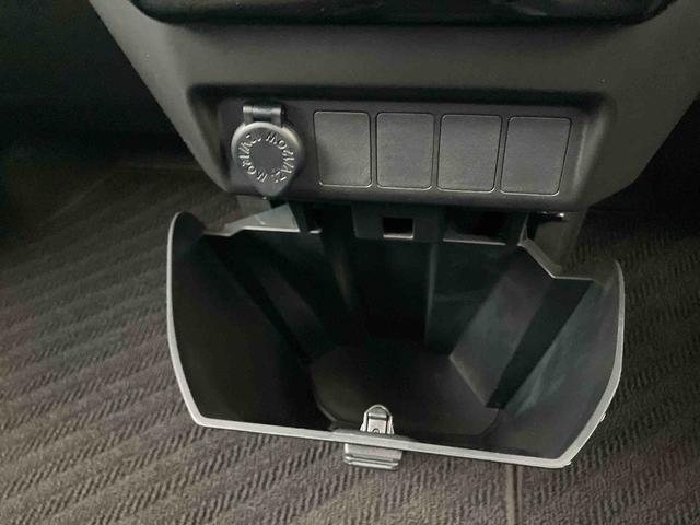 トールカスタムＧＥＴＣ　バックカメラ　全車速追従クルコン　ＬＥＤヘッドランプ　オートライト　オートハイビーム　衝突被害軽減ブレーキ　コーナーセンサー　電動駐車ブレーキ　革巻ハンドル　キーフリーシステム　アルミホイール（千葉県）の中古車