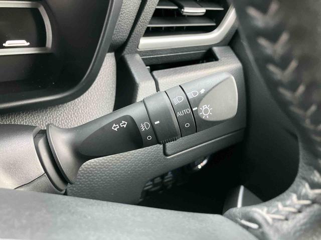 トールカスタムＧＥＴＣ　バックカメラ　全車速追従クルコン　ＬＥＤヘッドランプ　オートライト　オートハイビーム　衝突被害軽減ブレーキ　コーナーセンサー　電動駐車ブレーキ　革巻ハンドル　キーフリーシステム　アルミホイール（千葉県）の中古車