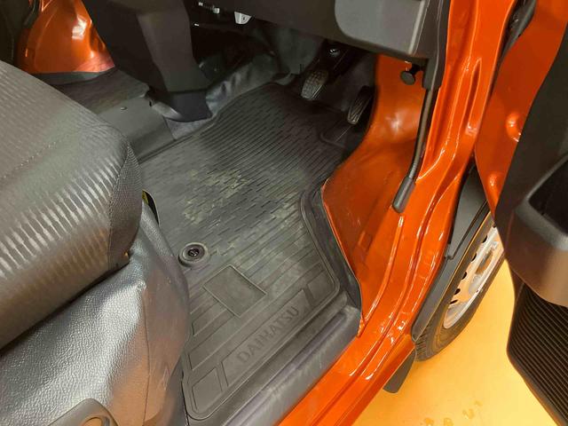 ハイゼットカーゴデラックススマアシ　ダイハツ予防安全機能　前後コーナーセンサー　キーレスエントリー　オーバーヘッドシェルフ　荷室作業灯　オートライト　オートハイビーム　マニュアルレベリング機能付ハロゲンヘッドライト（千葉県）の中古車