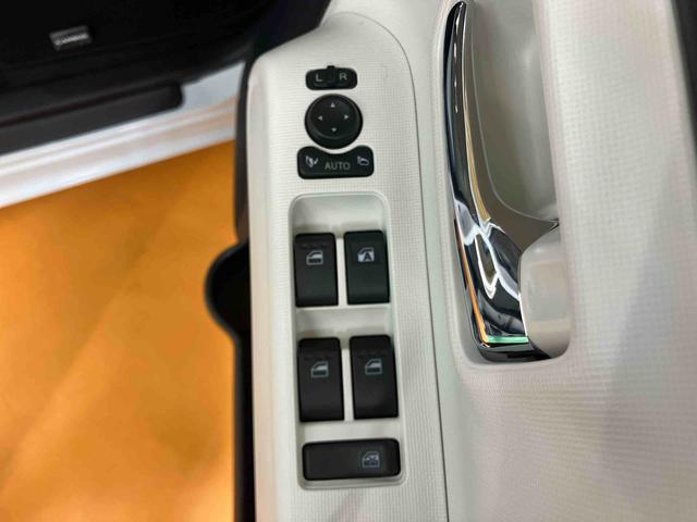 ムーヴキャンバスストライプスGスマアシ ダイハツ予防安全機能 置きラクボックス ホットカップホルダー オートブレーキホールド付き電動パーキング 前席シートヒーター オートライト オートハイビーム LEDヘッドライト(千葉県)の中古車