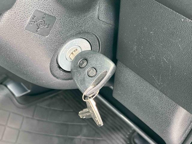 ハイゼットカーゴデラックスＳＡIIIＡＴ　ＬＥＤヘッドライト　スモークガラス　オーバーヘッドシェルフ　トップシェイドガラス　衝突回避支援装置　両側スライドドア　アイドリングストップ　リヤ障害物センサー　キーレスエントリー　集中ドアロック（千葉県）の中古車