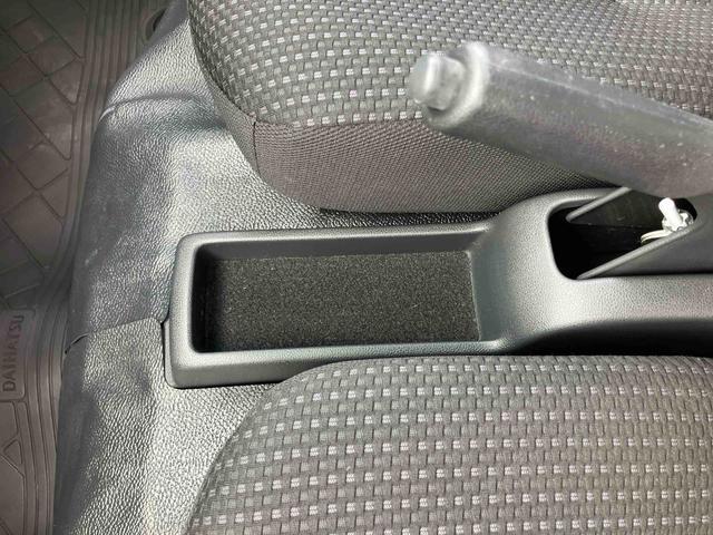 ハイゼットカーゴデラックスＳＡIIIＡＴ　ＬＥＤヘッドライト　スモークガラス　オーバーヘッドシェルフ　トップシェイドガラス　衝突回避支援装置　両側スライドドア　アイドリングストップ　リヤ障害物センサー　キーレスエントリー　集中ドアロック（千葉県）の中古車