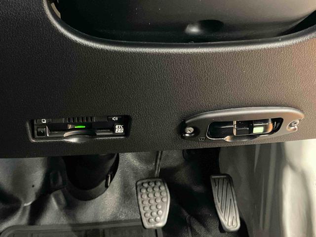 ハイゼットカーゴデラックススマアシ　ダイハツ予防安全機能　バックカメラ連動フルセグナビ　ＵＳＢ接続　ＨＤＭＩ接続　ブルートゥース対応　フロント．リヤドライブレコーダー連動　ビルトインＥＴＣ２．０　デジタルインナーミラー（千葉県）の中古車