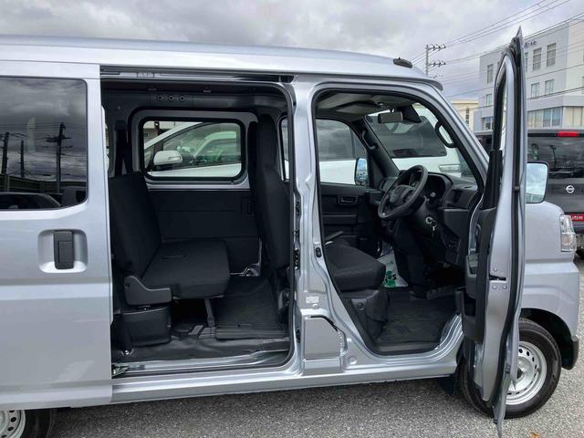 ハイゼットカーゴデラックスフロントドアスピーカー ラジオレス 衝突被害軽減ブレーキ コーナーセンサー オートライト プライバシーガラス フロントパワーウィンドウ オーバーヘッドシェルフ キーレスエントリー アイドリングストップ(千葉県)の中古車