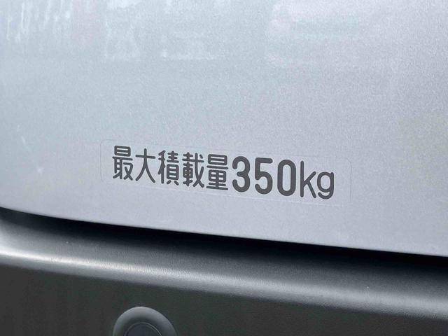 ハイゼットカーゴデラックスフロントドアスピーカー ラジオレス 衝突被害軽減ブレーキ コーナーセンサー オートライト プライバシーガラス フロントパワーウィンドウ オーバーヘッドシェルフ キーレスエントリー アイドリングストップ(千葉県)の中古車