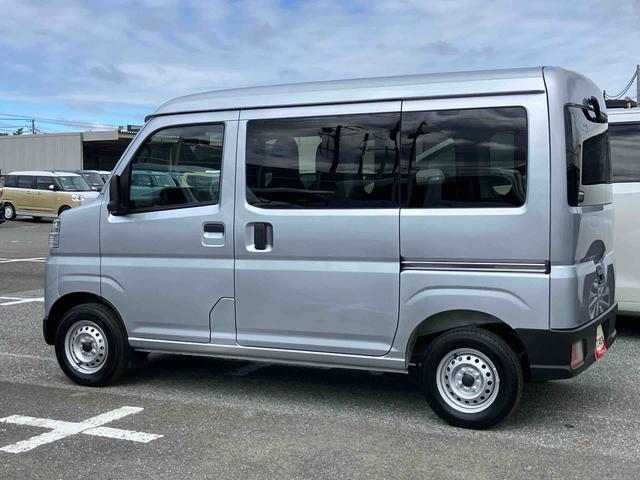 ハイゼットカーゴデラックスフロントドアスピーカー ラジオレス 衝突被害軽減ブレーキ コーナーセンサー オートライト プライバシーガラス フロントパワーウィンドウ オーバーヘッドシェルフ キーレスエントリー アイドリングストップ(千葉県)の中古車