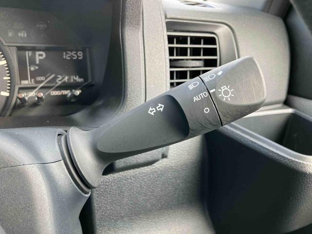 ハイゼットカーゴデラックスフロントドアスピーカー ラジオレス 衝突被害軽減ブレーキ コーナーセンサー オートライト プライバシーガラス フロントパワーウィンドウ オーバーヘッドシェルフ キーレスエントリー アイドリングストップ(千葉県)の中古車