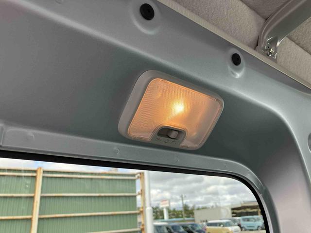ハイゼットカーゴデラックスフロントドアスピーカー ラジオレス 衝突被害軽減ブレーキ コーナーセンサー オートライト プライバシーガラス フロントパワーウィンドウ オーバーヘッドシェルフ キーレスエントリー アイドリングストップ(千葉県)の中古車