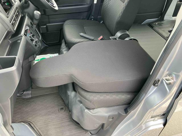ハイゼットカーゴデラックスフロントドアスピーカー ラジオレス 衝突被害軽減ブレーキ コーナーセンサー オートライト プライバシーガラス フロントパワーウィンドウ オーバーヘッドシェルフ キーレスエントリー アイドリングストップ(千葉県)の中古車