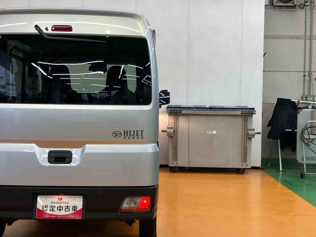 ハイゼットカーゴデラックススマアシ ダイハツ予防安全機能 前後コーナーセンサー オートライト オートハイビーム マニュアルレベリング機能付ハロゲンヘッドライト オーバーヘッドシェルフ スピーカー一体型ラジオチューナー(千葉県)の中古車