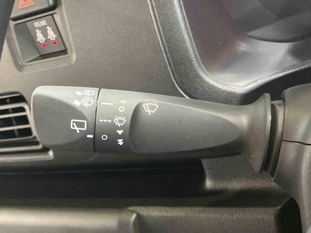 ハイゼットカーゴデラックススマアシ ダイハツ予防安全機能 前後コーナーセンサー オートライト オートハイビーム マニュアルレベリング機能付ハロゲンヘッドライト オーバーヘッドシェルフ スピーカー一体型ラジオチューナー(千葉県)の中古車