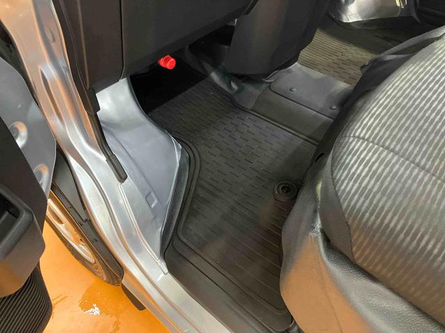 ハイゼットカーゴデラックススマアシ ダイハツ予防安全機能 前後コーナーセンサー オートライト オートハイビーム マニュアルレベリング機能付ハロゲンヘッドライト オーバーヘッドシェルフ スピーカー一体型ラジオチューナー(千葉県)の中古車