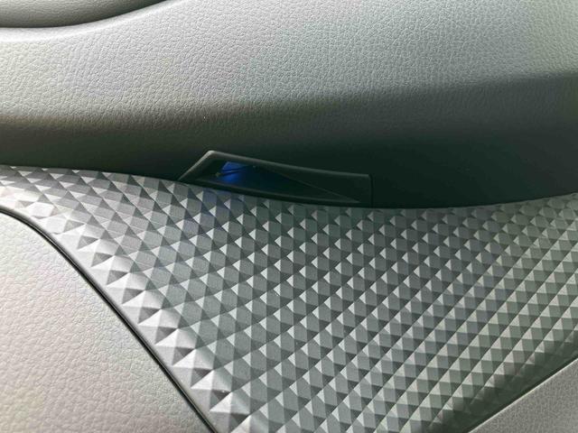 Ｃ−ＨＲＧ　モード　ネロ　セーフティプラスハイブリッド　ナビ／ＴＶ／ＢＴ／ＵＳＢ　ＥＴＣ　全周囲カメラ　全車速追従クルコン　ＬＥＤヘッドライト　オートライト　ＡＨＢ　シートヒーター　ドアイルミネーション　衝突軽減装置　コーナーセンサー　アルミ（千葉県）の中古車