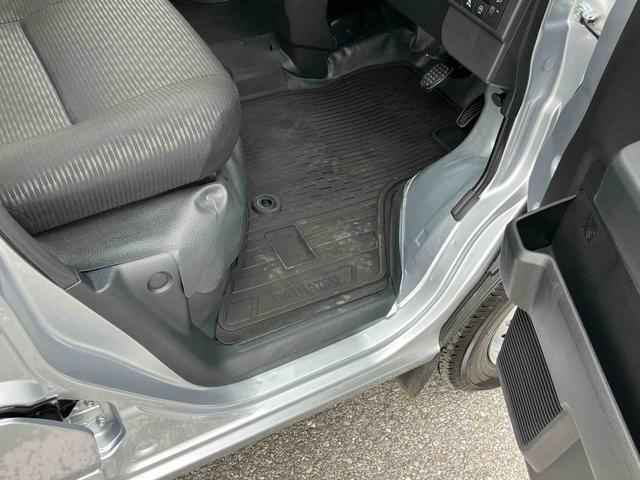 ハイゼットカーゴデラックス衝突被害軽減ブレーキ コーナーセンサー オートライト プライバシーガラス フロントパワーウィンドウ オーバーヘッドシェルフ スピーカー一体型AM・FMラジオ キーレスエントリー アイドリングストップ(千葉県)の中古車