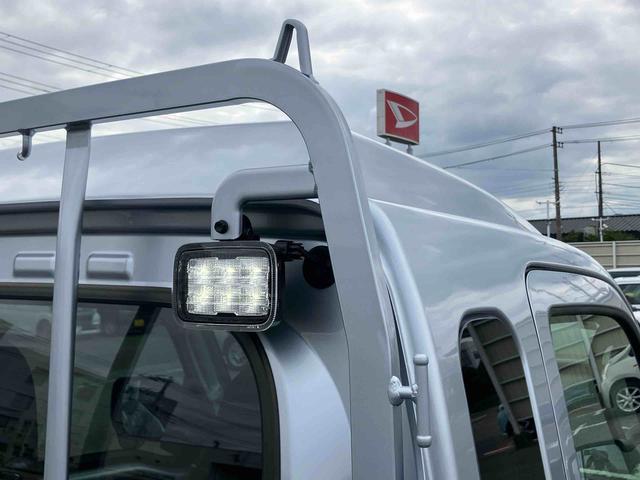 ハイゼットトラックジャンボエクストラ4WD CVT LEDヘッドライト オートライト AHB パワーウィンドウ 電動格納ドアミラー 衝突被害軽減装置 コーナーセンサー オーバーヘッドシェルフ スモークガラス キーフリー ボタンスタート(千葉県)の中古車