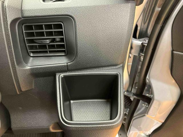 ハイゼットカーゴデラックススマアシ ダイハツ予防安全機能 オーバーヘッドシェルフ キーレスエントリー オートライト オートハイビーム マニュアルレベリング機能付ハロゲンヘッドライト スピーカー一体型ラジオチューナー(千葉県)の中古車