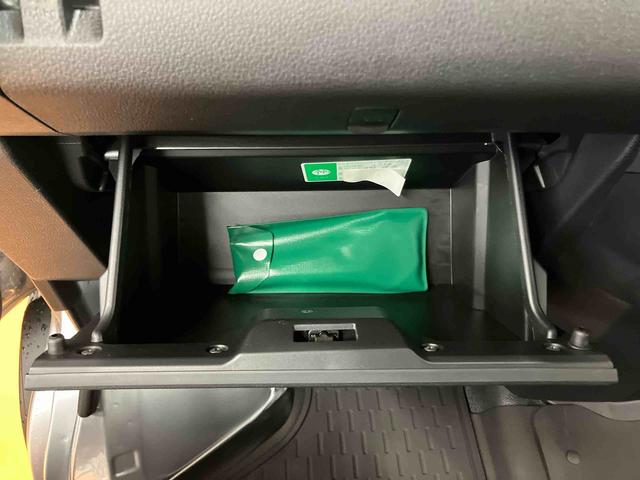 ハイゼットカーゴデラックススマアシ ダイハツ予防安全機能 オーバーヘッドシェルフ キーレスエントリー オートライト オートハイビーム マニュアルレベリング機能付ハロゲンヘッドライト スピーカー一体型ラジオチューナー(千葉県)の中古車