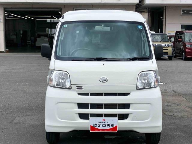 ハイゼットカーゴデラックス2WD 5速MT パワステ パワーウィンドウ キーレスエントリー 集中ドアロック オーバーヘッドシェルフ リヤガラススモーク マニュアルエアコン スピーカー一体型ラジオ ハロゲンヘッドランプ(千葉県)の中古車