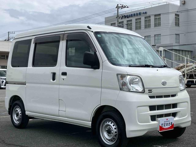 ハイゼットカーゴデラックス2WD 5速MT パワステ パワーウィンドウ キーレスエントリー 集中ドアロック オーバーヘッドシェルフ リヤガラススモーク マニュアルエアコン スピーカー一体型ラジオ ハロゲンヘッドランプ(千葉県)の中古車