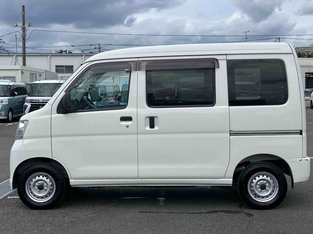 ハイゼットカーゴデラックス2WD 5速MT パワステ パワーウィンドウ キーレスエントリー 集中ドアロック オーバーヘッドシェルフ リヤガラススモーク マニュアルエアコン スピーカー一体型ラジオ ハロゲンヘッドランプ(千葉県)の中古車