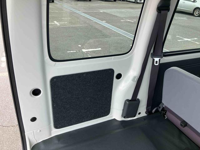 ハイゼットカーゴデラックス2WD 5速MT パワステ パワーウィンドウ キーレスエントリー 集中ドアロック オーバーヘッドシェルフ リヤガラススモーク マニュアルエアコン スピーカー一体型ラジオ ハロゲンヘッドランプ(千葉県)の中古車