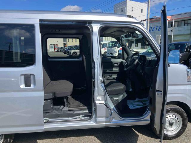 ハイゼットカーゴデラックス衝突被害軽減ブレーキ コーナーセンサー オートライト プライバシーガラス フロントパワーウィンドウ オーバーヘッドシェルフ スピーカー一体型AM・FMラジオ キーレスエントリー アイドリングストップ(千葉県)の中古車