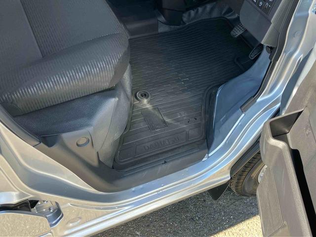 ハイゼットカーゴデラックス衝突被害軽減ブレーキ コーナーセンサー オートライト プライバシーガラス フロントパワーウィンドウ オーバーヘッドシェルフ スピーカー一体型AM・FMラジオ キーレスエントリー アイドリングストップ(千葉県)の中古車