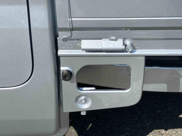 ハイゼットトラックスタンダード2WD CVT 衝突被害軽減装置 前後コーナーセンサー オートライト オートハイビーム ハロゲンヘッドランプ 荷台三方開 バッテリーカバー アイドリングストップ マニュアルAC スピーカー一体型ラジオ(千葉県)の中古車