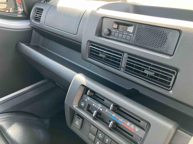 ハイゼットトラックスタンダード2WD CVT 衝突被害軽減装置 前後コーナーセンサー オートライト オートハイビーム ハロゲンヘッドランプ 荷台三方開 バッテリーカバー アイドリングストップ マニュアルAC スピーカー一体型ラジオ(千葉県)の中古車