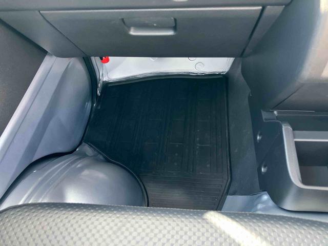 ハイゼットトラックスタンダード2WD CVT 衝突被害軽減装置 前後コーナーセンサー オートライト オートハイビーム ハロゲンヘッドランプ 荷台三方開 バッテリーカバー アイドリングストップ マニュアルAC スピーカー一体型ラジオ(千葉県)の中古車