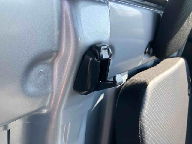 ハイゼットトラックスタンダード2WD CVT 衝突被害軽減装置 前後コーナーセンサー オートライト オートハイビーム ハロゲンヘッドランプ 荷台三方開 バッテリーカバー アイドリングストップ マニュアルAC スピーカー一体型ラジオ(千葉県)の中古車