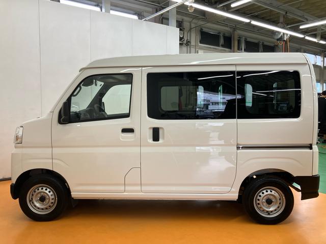 ハイゼットカーゴデラックススマアシ　ダイハツ予防安全機能　前後コーナーセンサー　オーバーヘッドシェルフ　スピーカー一体型ラジオチューナー　キーレスエントリー　荷室マット　マニュアルレベリング機能付ハロゲンヘッドライト（千葉県）の中古車