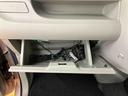 バックカメラ連動フルセグナビ　ＵＳＢ接続　ブルートゥース対応　ＥＴＣ　運転席シートバックポケット　ショッピングフック　シートベルトアンカーアジャスター　バニティーミラー付き左右サンバイザー（千葉県）の中古車