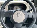 ７インチナビ／オートエアコン／カーペットマット／バイザー／運転席上下アジャスター／電動格納ミラー／ドアミラーターンランプ／キーフリーシステム／アイドリングストップ／レザーハンドル／スカッフプレート（千葉県）の中古車